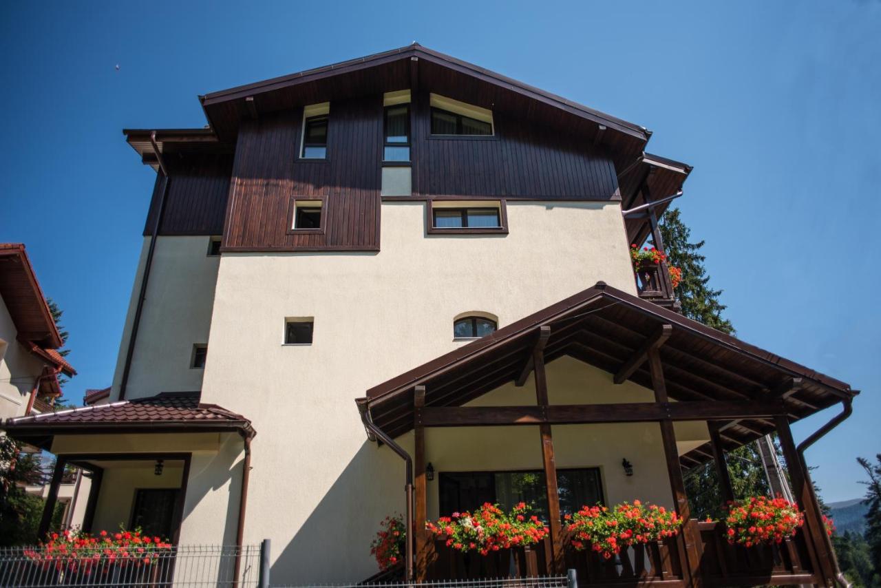 Uphill Residence Sinaia Exteriér fotografie