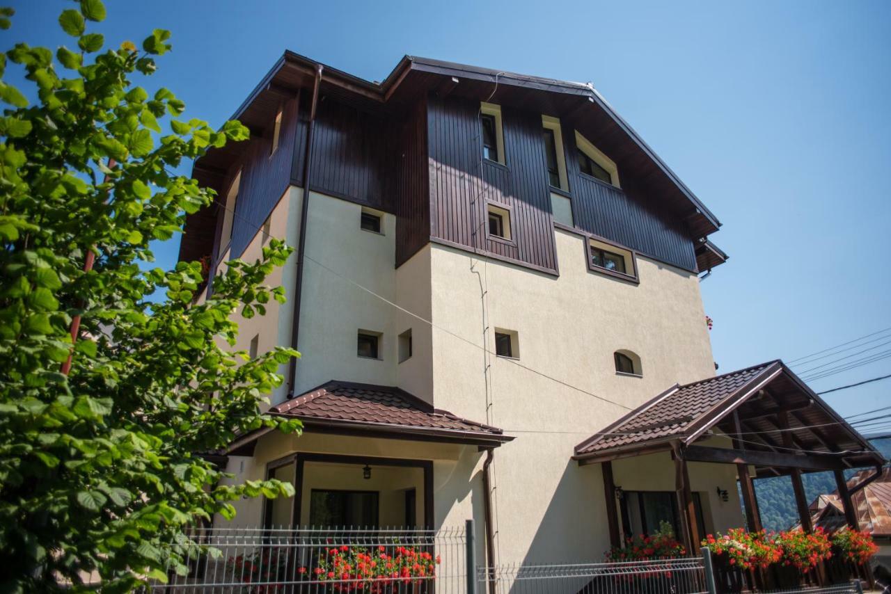 Uphill Residence Sinaia Exteriér fotografie